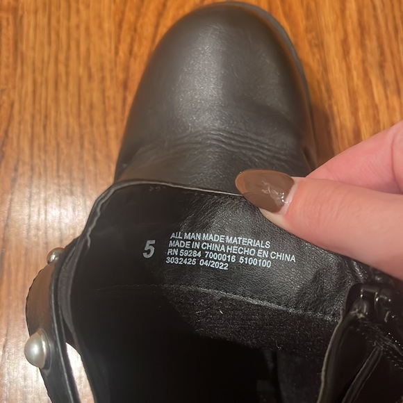 Woman’s Black Booties Size 5 - Picture 6 of 6